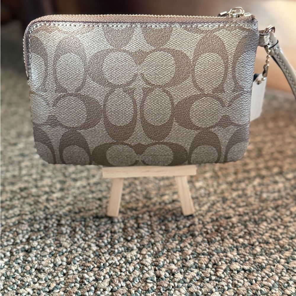 Coach Wristlet - Picture 3 of 9